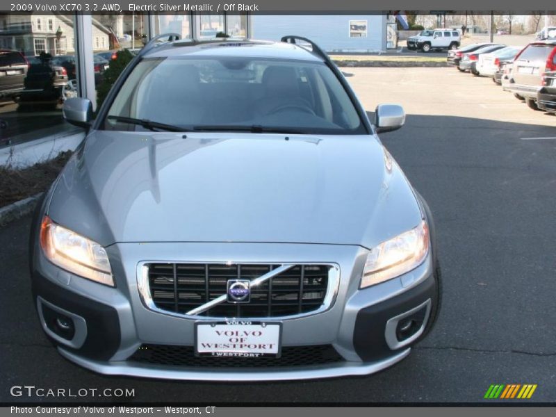 Electric Silver Metallic / Off Black 2009 Volvo XC70 3.2 AWD