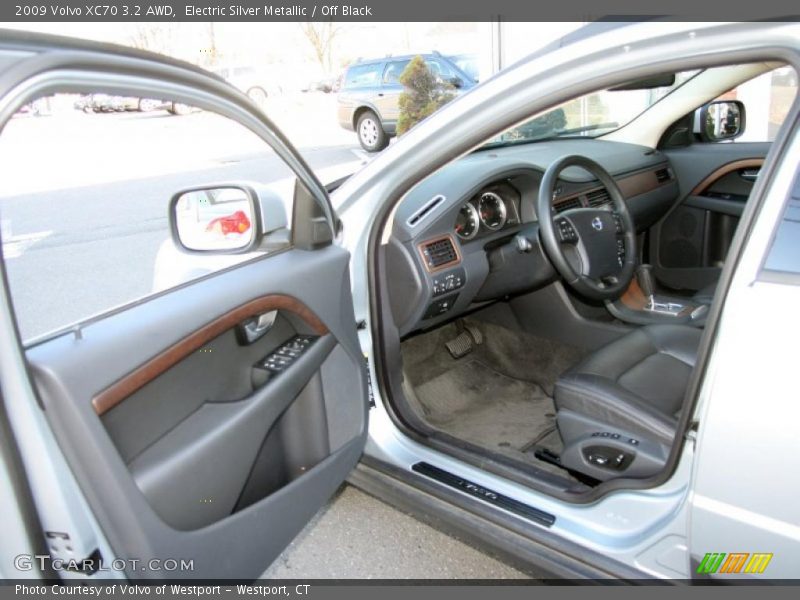 Electric Silver Metallic / Off Black 2009 Volvo XC70 3.2 AWD