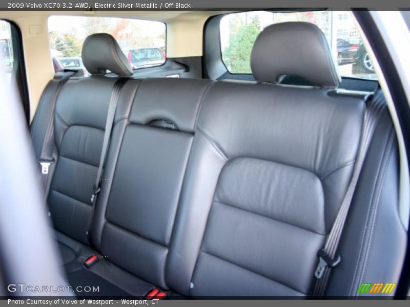 Electric Silver Metallic / Off Black 2009 Volvo XC70 3.2 AWD