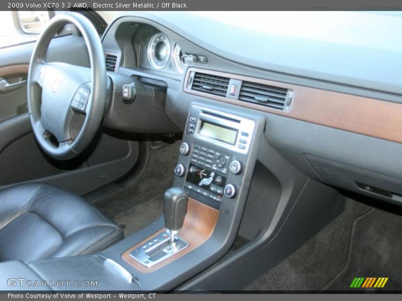 Electric Silver Metallic / Off Black 2009 Volvo XC70 3.2 AWD