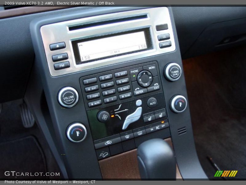 Electric Silver Metallic / Off Black 2009 Volvo XC70 3.2 AWD