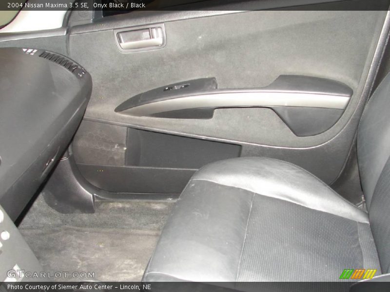Onyx Black / Black 2004 Nissan Maxima 3.5 SE