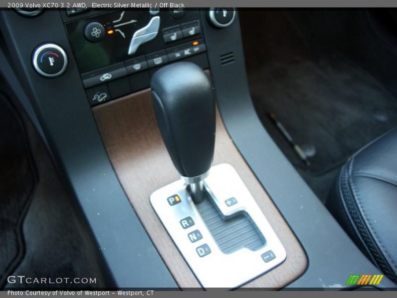 Electric Silver Metallic / Off Black 2009 Volvo XC70 3.2 AWD