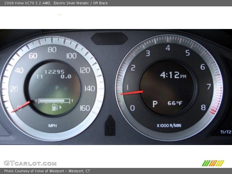Electric Silver Metallic / Off Black 2009 Volvo XC70 3.2 AWD