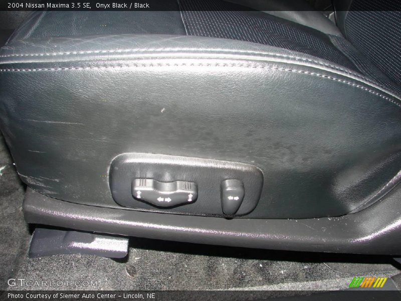 Onyx Black / Black 2004 Nissan Maxima 3.5 SE