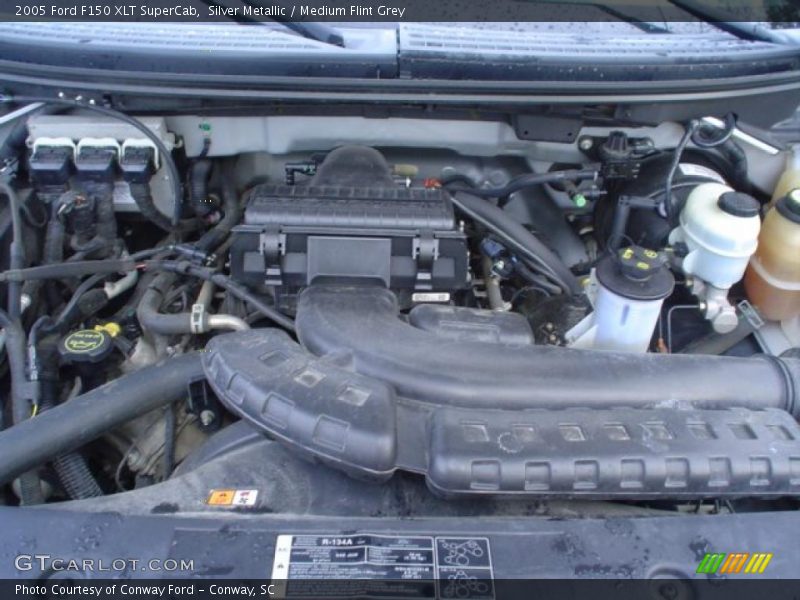 Silver Metallic / Medium Flint Grey 2005 Ford F150 XLT SuperCab