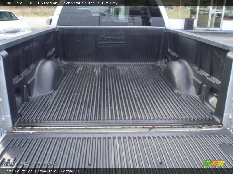 Silver Metallic / Medium Flint Grey 2005 Ford F150 XLT SuperCab