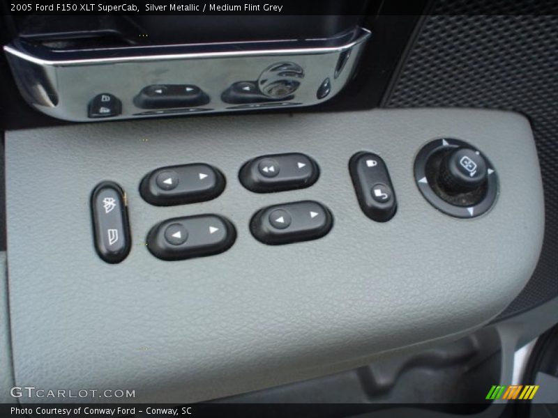 Silver Metallic / Medium Flint Grey 2005 Ford F150 XLT SuperCab