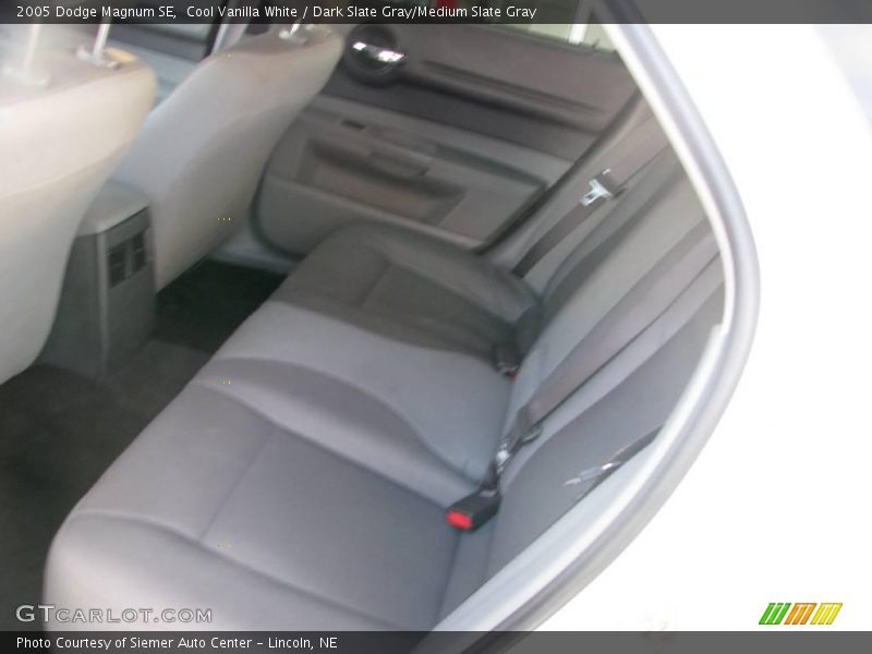 Cool Vanilla White / Dark Slate Gray/Medium Slate Gray 2005 Dodge Magnum SE