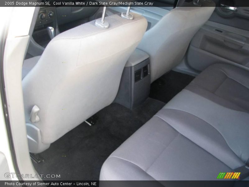 Cool Vanilla White / Dark Slate Gray/Medium Slate Gray 2005 Dodge Magnum SE