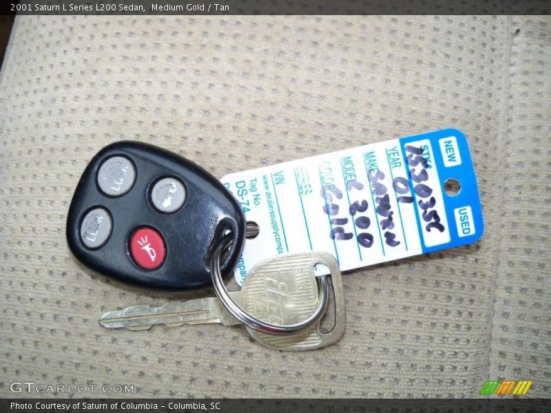 Medium Gold / Tan 2001 Saturn L Series L200 Sedan