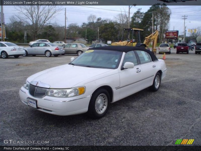 Vibrant White / Light Graphite 2001 Lincoln Town Car Executive