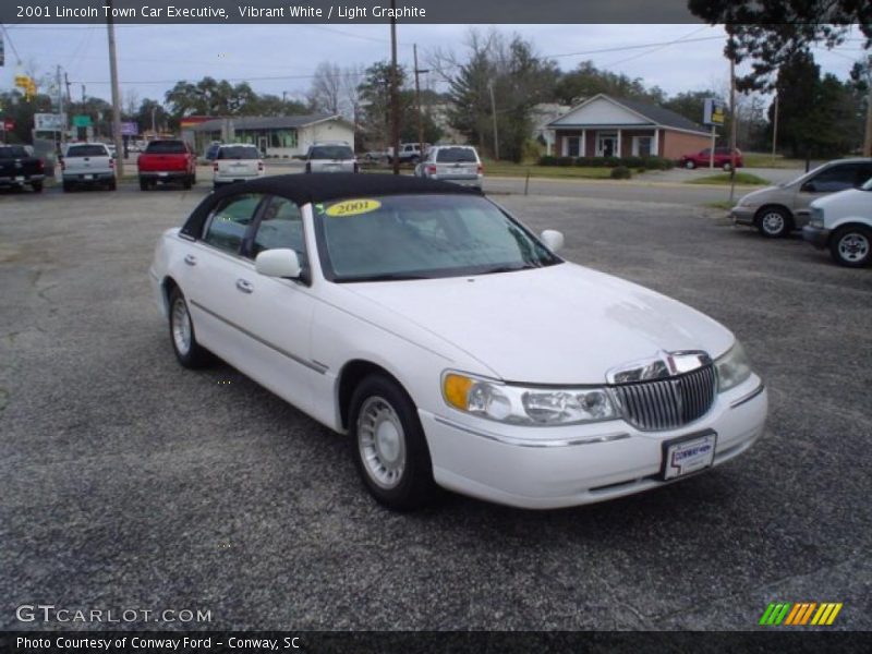 Vibrant White / Light Graphite 2001 Lincoln Town Car Executive