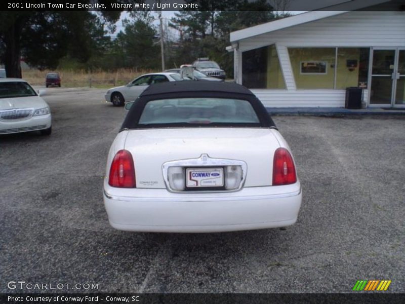 Vibrant White / Light Graphite 2001 Lincoln Town Car Executive