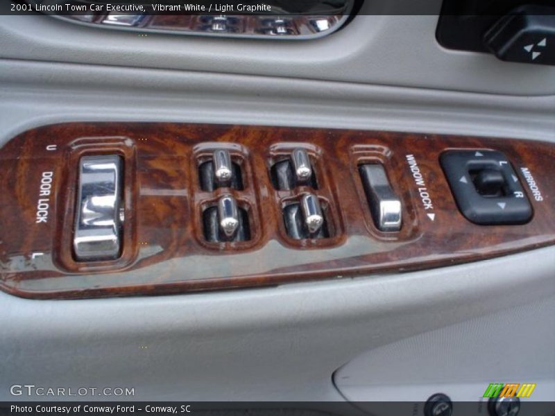 Vibrant White / Light Graphite 2001 Lincoln Town Car Executive
