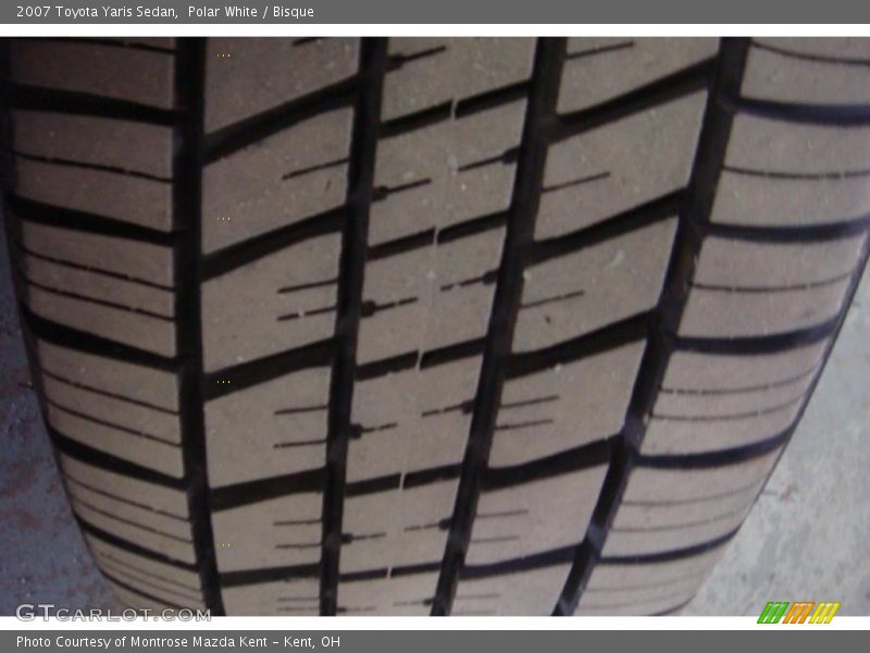 Polar White / Bisque 2007 Toyota Yaris Sedan