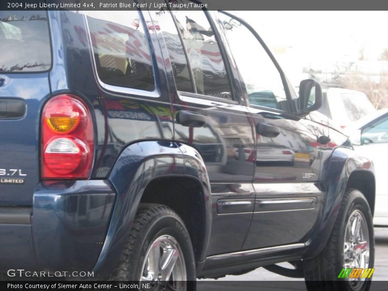 Patriot Blue Pearl / Light Taupe/Taupe 2004 Jeep Liberty Limited 4x4