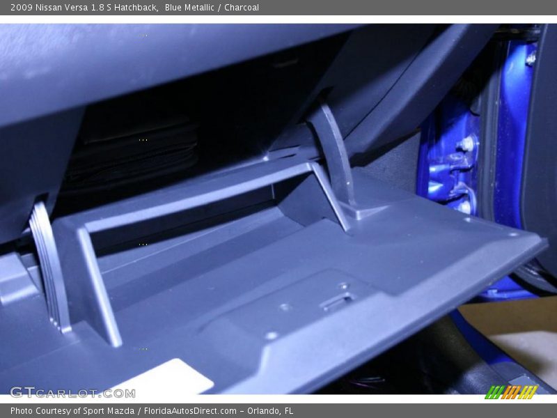 Blue Metallic / Charcoal 2009 Nissan Versa 1.8 S Hatchback