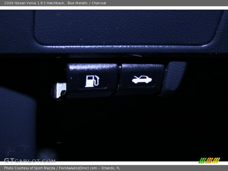 Blue Metallic / Charcoal 2009 Nissan Versa 1.8 S Hatchback