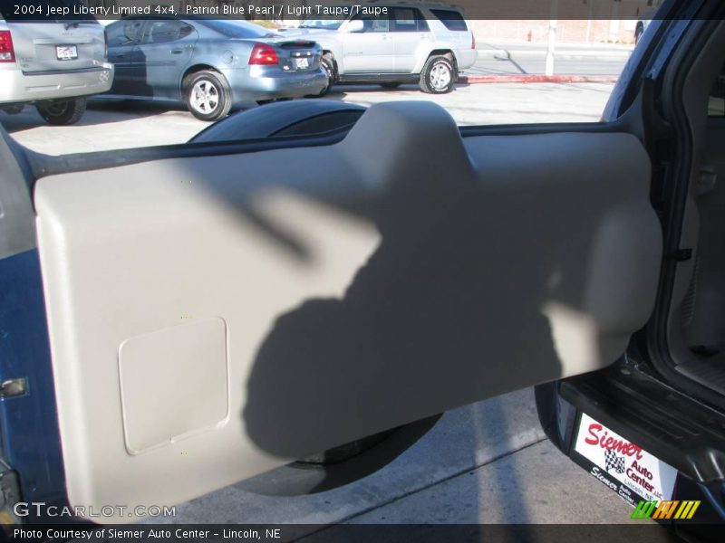 Patriot Blue Pearl / Light Taupe/Taupe 2004 Jeep Liberty Limited 4x4