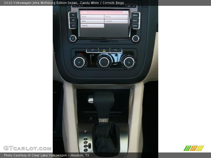 Candy White / Cornsilk Beige 2010 Volkswagen Jetta Wolfsburg Edition Sedan