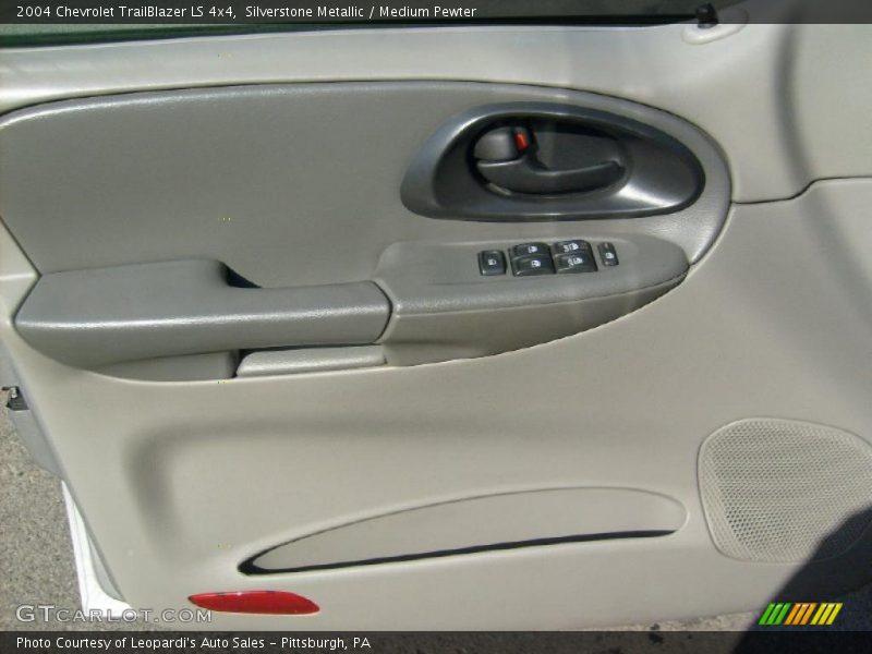 Silverstone Metallic / Medium Pewter 2004 Chevrolet TrailBlazer LS 4x4