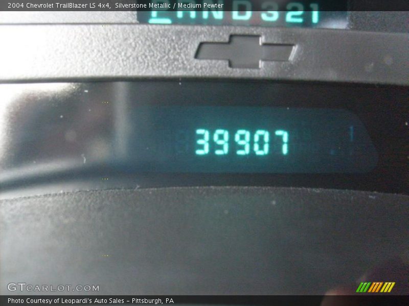 Silverstone Metallic / Medium Pewter 2004 Chevrolet TrailBlazer LS 4x4