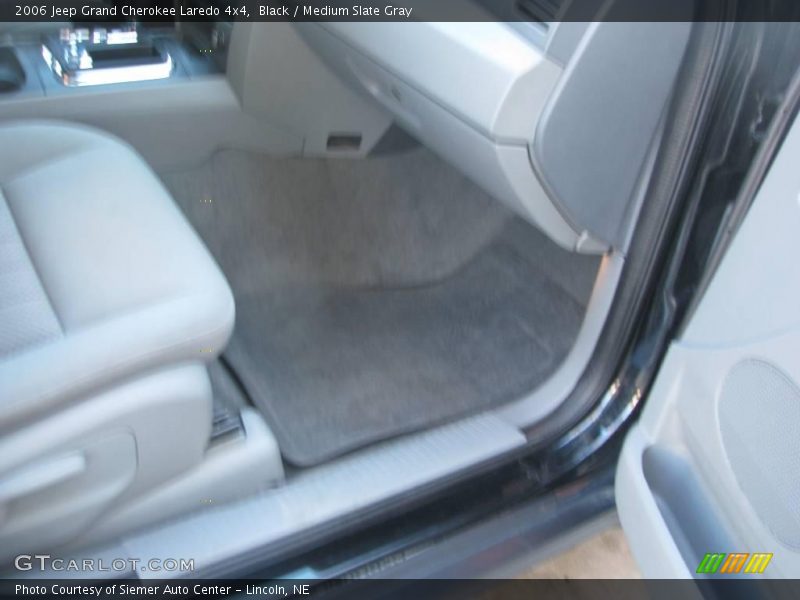 Black / Medium Slate Gray 2006 Jeep Grand Cherokee Laredo 4x4