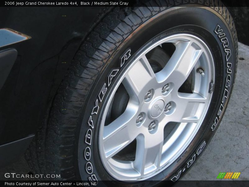Black / Medium Slate Gray 2006 Jeep Grand Cherokee Laredo 4x4