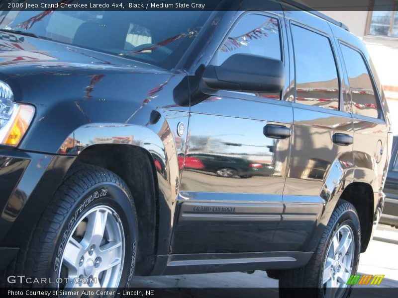 Black / Medium Slate Gray 2006 Jeep Grand Cherokee Laredo 4x4