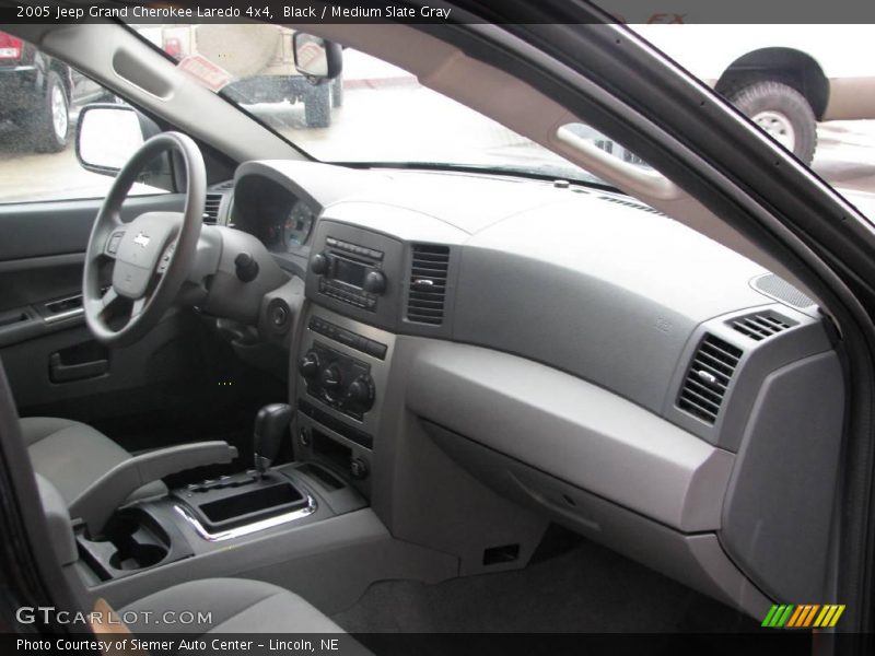 Black / Medium Slate Gray 2005 Jeep Grand Cherokee Laredo 4x4