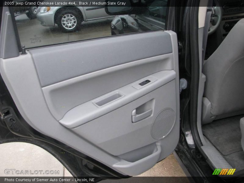 Black / Medium Slate Gray 2005 Jeep Grand Cherokee Laredo 4x4