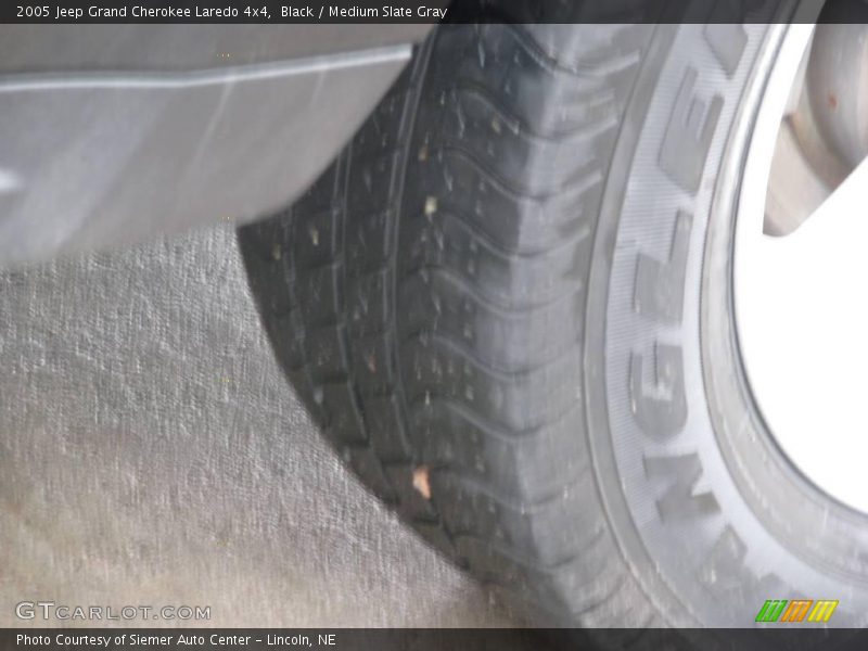 Black / Medium Slate Gray 2005 Jeep Grand Cherokee Laredo 4x4