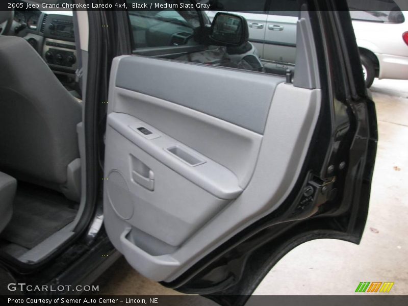 Black / Medium Slate Gray 2005 Jeep Grand Cherokee Laredo 4x4