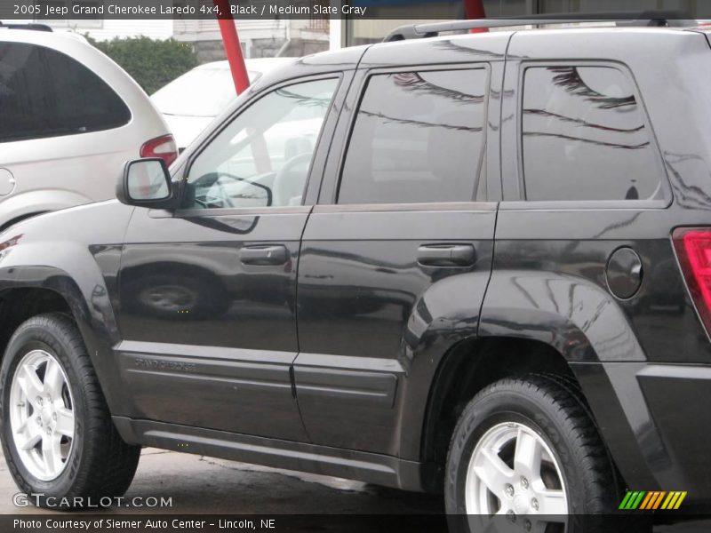 Black / Medium Slate Gray 2005 Jeep Grand Cherokee Laredo 4x4