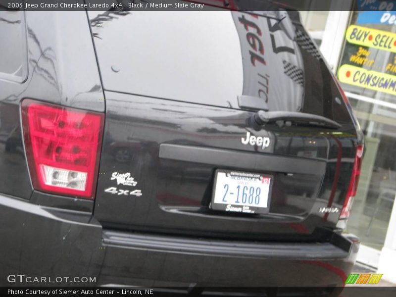 Black / Medium Slate Gray 2005 Jeep Grand Cherokee Laredo 4x4