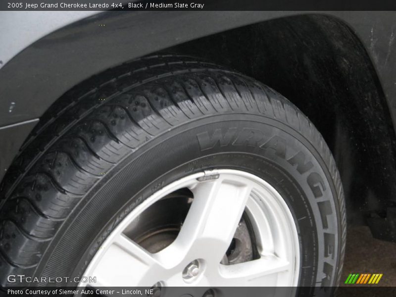 Black / Medium Slate Gray 2005 Jeep Grand Cherokee Laredo 4x4