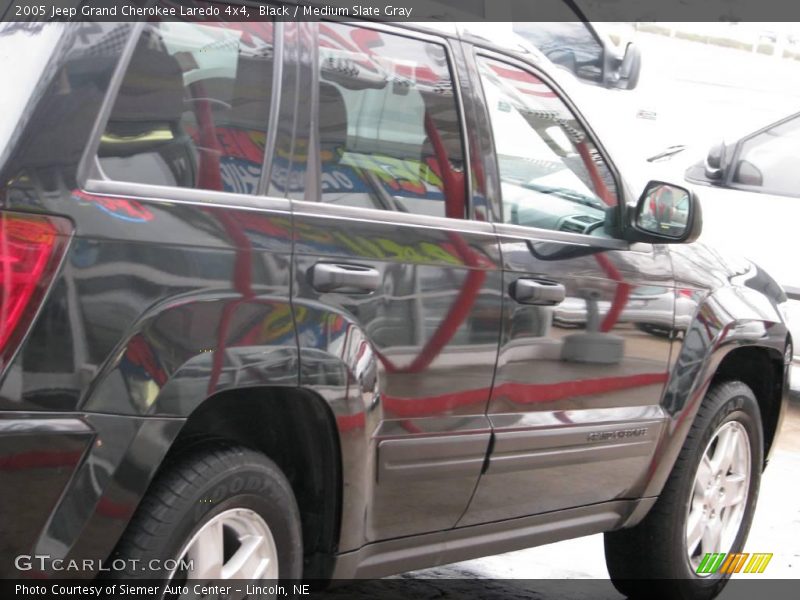 Black / Medium Slate Gray 2005 Jeep Grand Cherokee Laredo 4x4