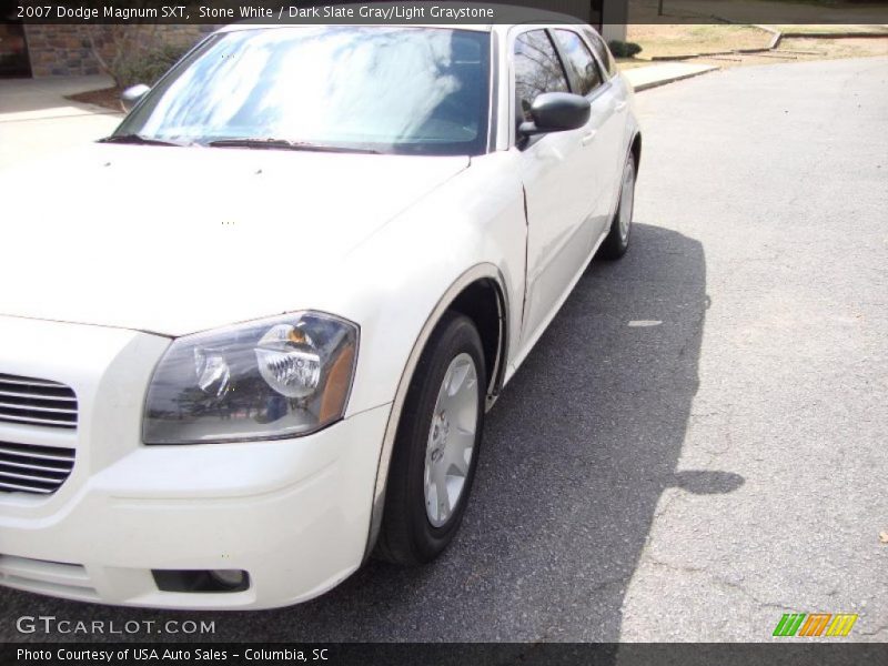 Stone White / Dark Slate Gray/Light Graystone 2007 Dodge Magnum SXT