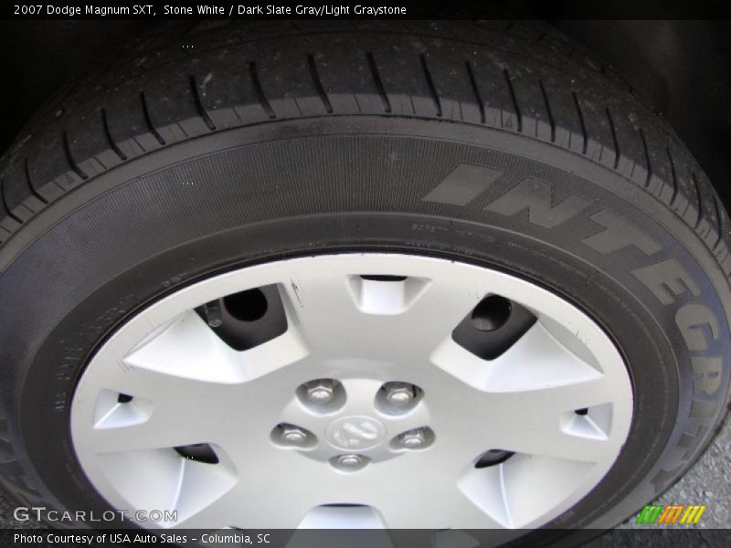 Stone White / Dark Slate Gray/Light Graystone 2007 Dodge Magnum SXT
