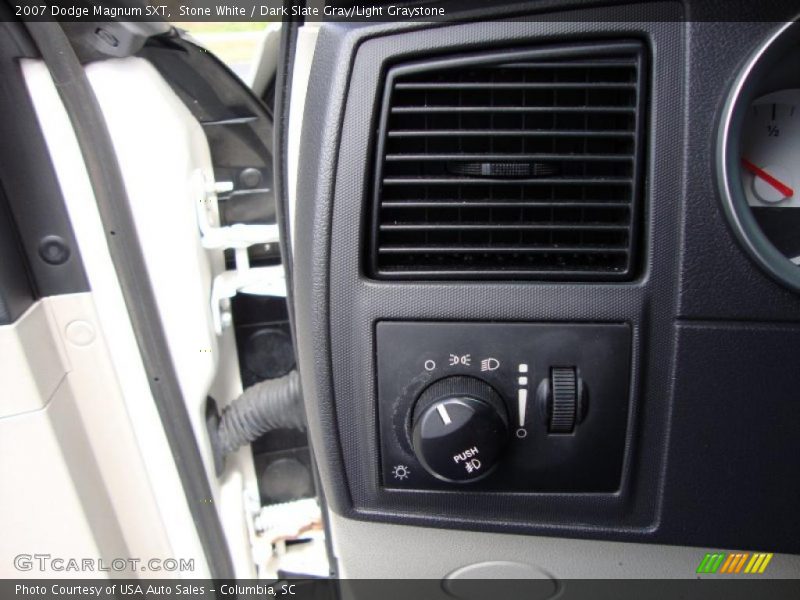 Stone White / Dark Slate Gray/Light Graystone 2007 Dodge Magnum SXT