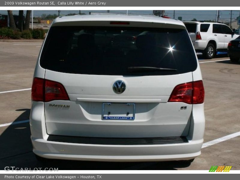 Calla Lilly White / Aero Grey 2009 Volkswagen Routan SE