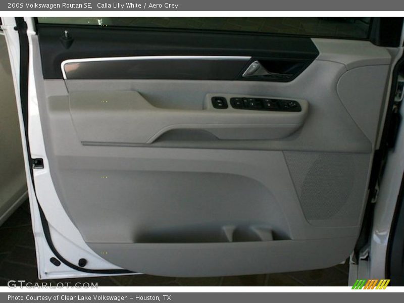 Calla Lilly White / Aero Grey 2009 Volkswagen Routan SE