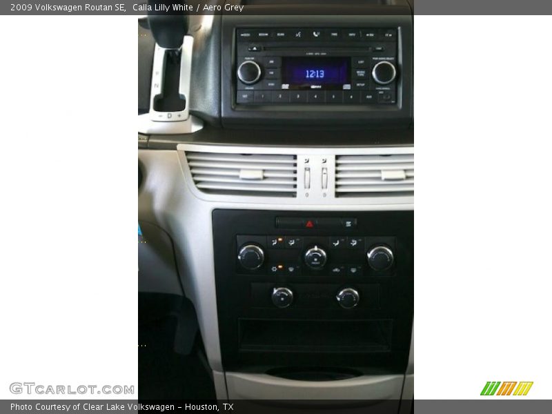 Calla Lilly White / Aero Grey 2009 Volkswagen Routan SE