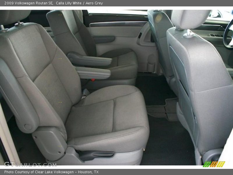 Calla Lilly White / Aero Grey 2009 Volkswagen Routan SE