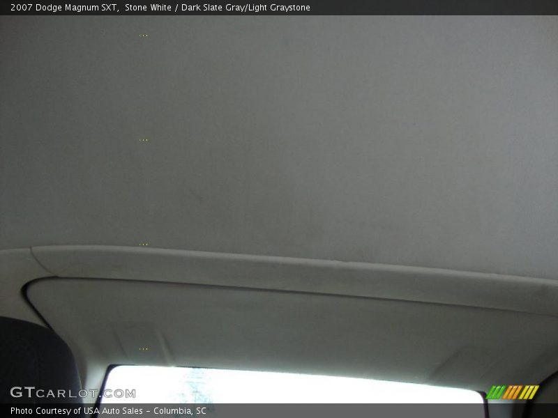 Stone White / Dark Slate Gray/Light Graystone 2007 Dodge Magnum SXT
