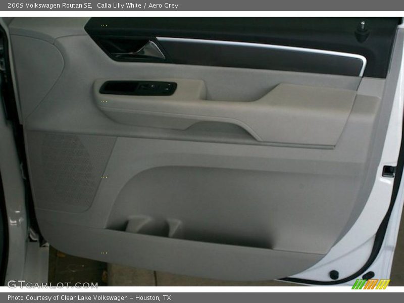 Calla Lilly White / Aero Grey 2009 Volkswagen Routan SE