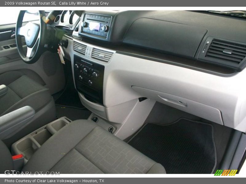 Calla Lilly White / Aero Grey 2009 Volkswagen Routan SE