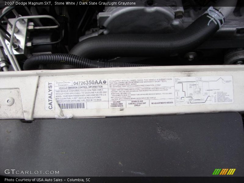 Stone White / Dark Slate Gray/Light Graystone 2007 Dodge Magnum SXT