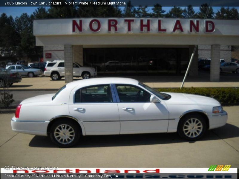 Vibrant White / Medium Light Stone 2006 Lincoln Town Car Signature